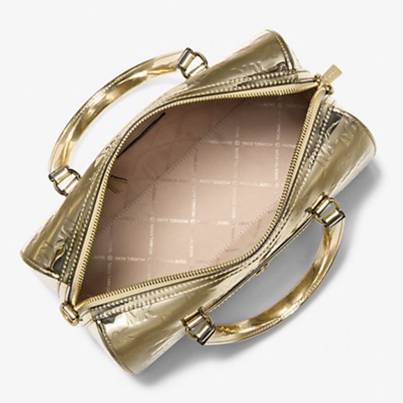 MICHAEL KORS Jet Set Medium Metallic Logo Debossed Satchel
Pale Gold
NWT - Picture 5 of 16